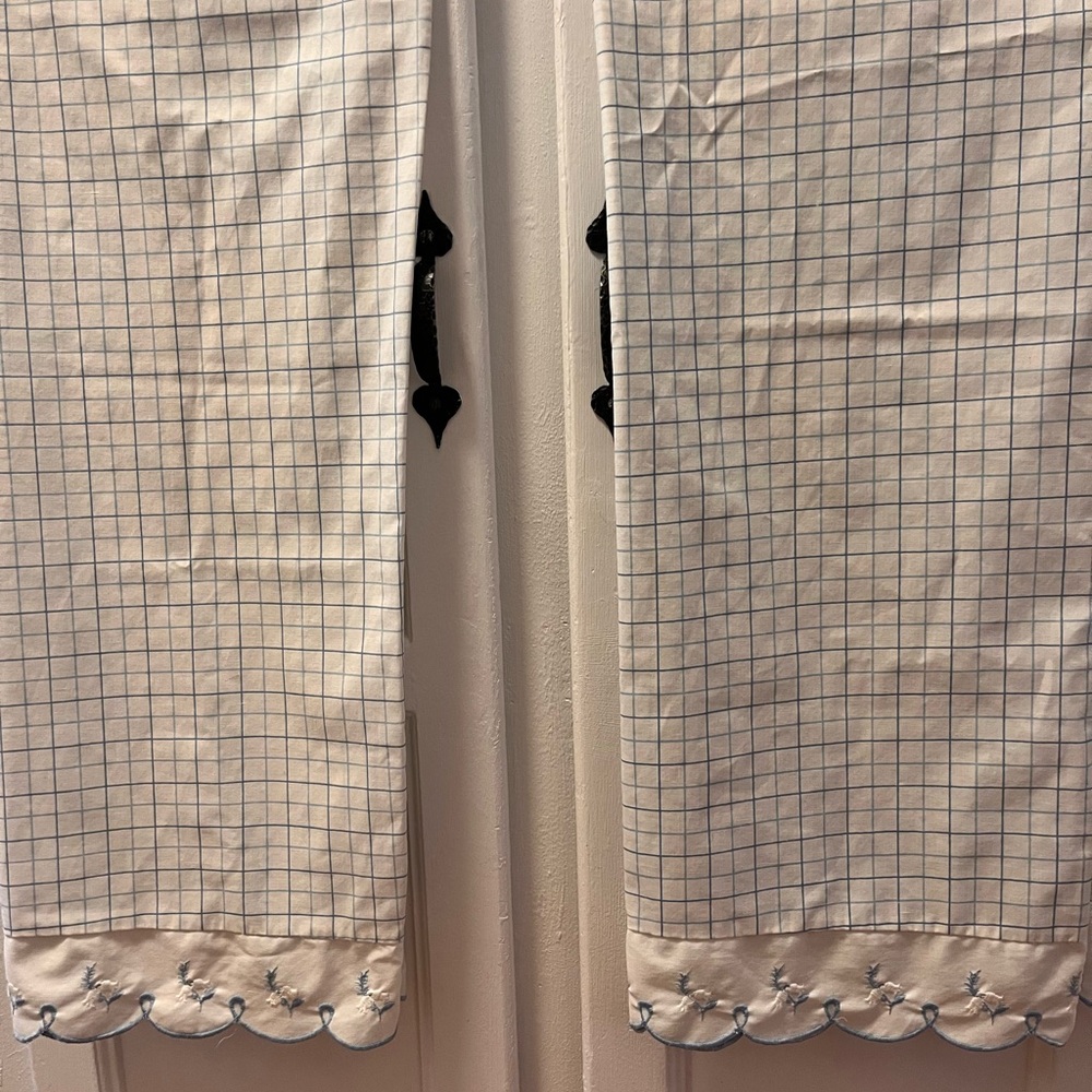 2 Vintage St Mary’s Percale Embroidered Pillowcases - Picture 5 of 15